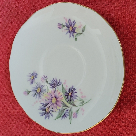 Royal Winchester China saucer - Picture 1 of 2